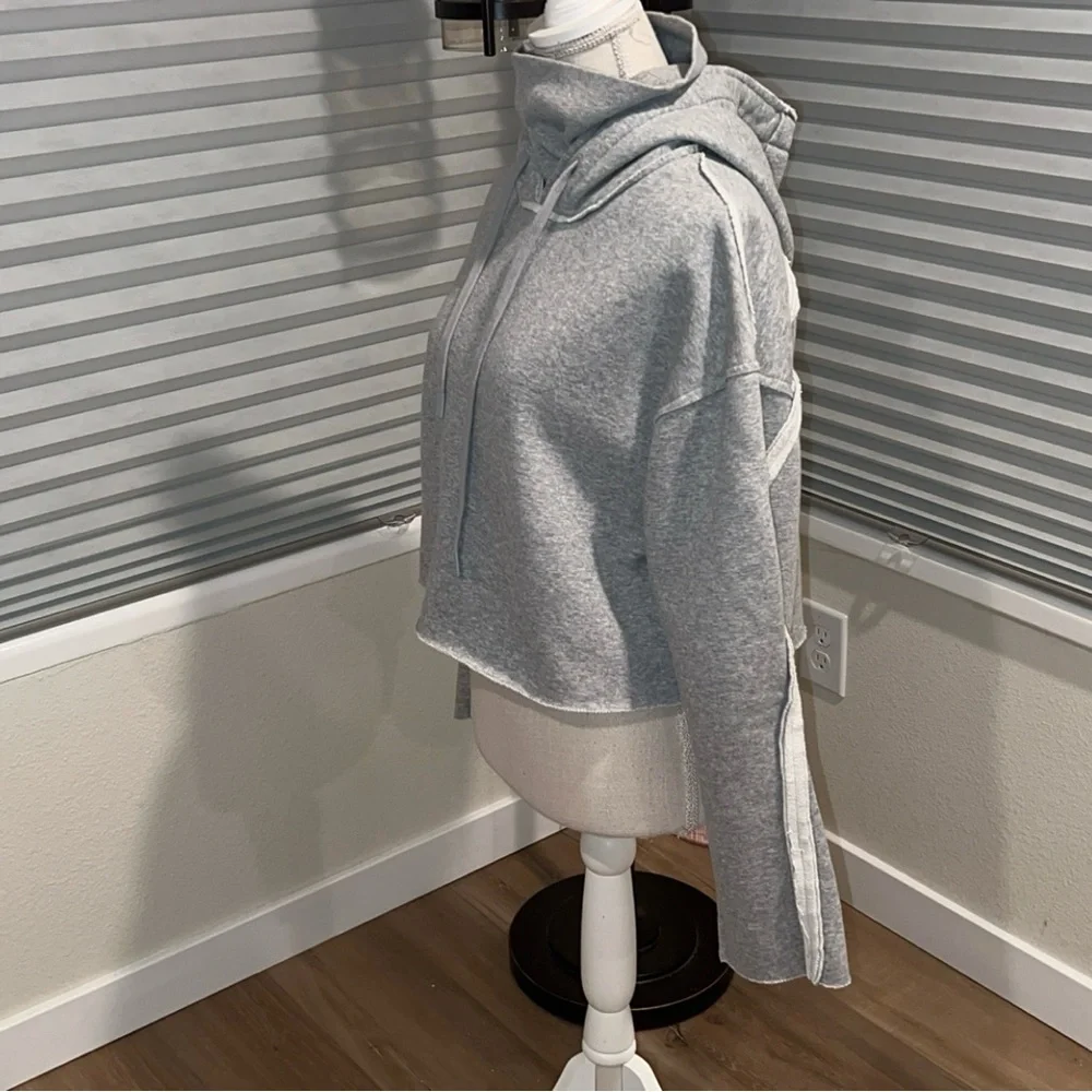 ALO YOGA Effortless Cropped Hoodie in Gray Heather